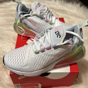 Women’s size 6.5 Nike air max 270 brand new NEVER WORN in the box athletic shoe
